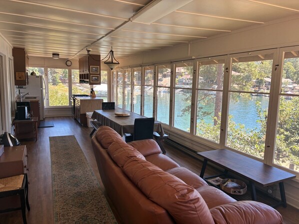 Unclassified image, 1 of 21, button