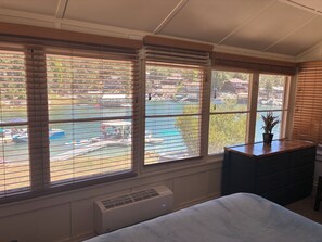 Unclassified image, 3 of 21, button