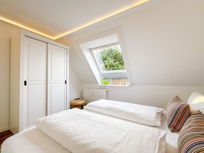 Unclassified image, 5 of 18, button