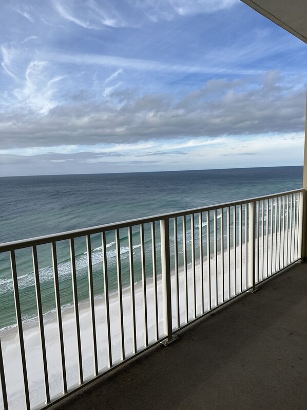 Property grounds - Beautiful ocean view and beach front close to shopping downtown (Panama City Beach)