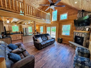 TV, fireplace - 73R Brand new log home on quiet side street in Bethlehem, close to Main Street, AC, Dog Friendly! (Bethlehem)