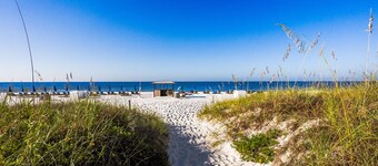The Tip-Sea Turtle Panama City Beach, Beachfront Studio! Sleeps 4
