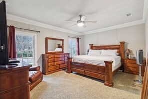 3 soverom, skrivebord, strykejern/-brett og wi-fi