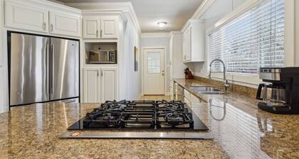 Charming & Warm Cottage in Mckinney!