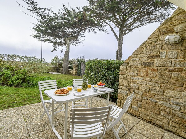 屋外ダイニングエリア