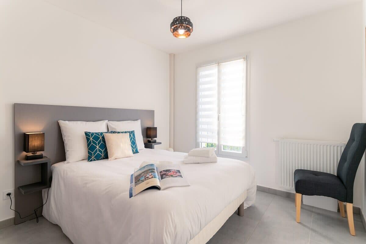 3 bedrooms, iron/ironing board, travel crib, WiFi