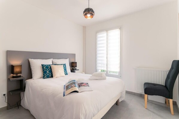 3 chambres, fer et planche à repasser, lit parapluie, Wi-Fi