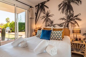 8 slaapkamers, een strijkplank/strijkijzer, reisbedje, wifi