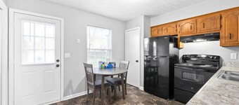Pet friendly, Exit 1- Monthly discount