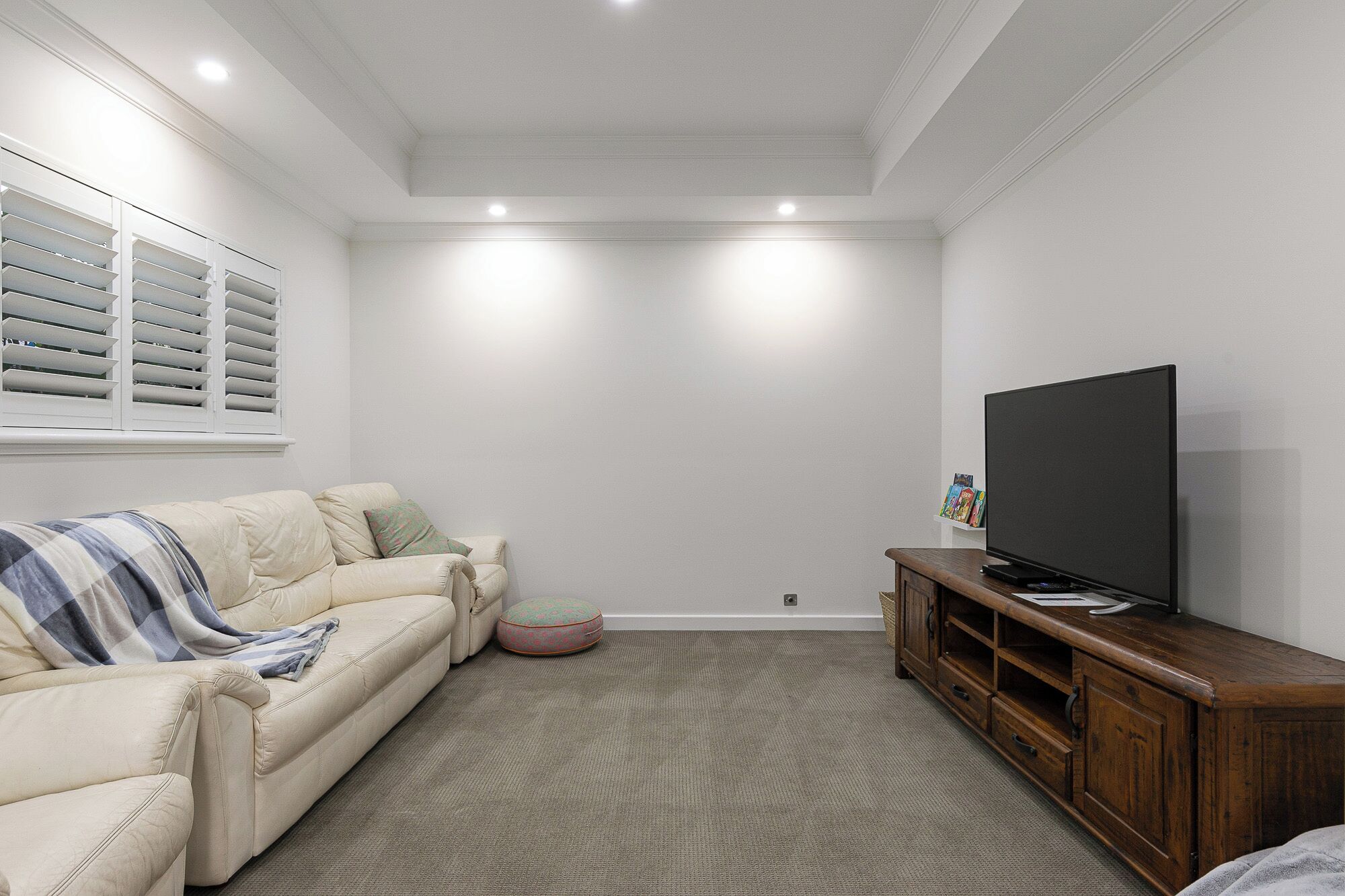 Smart TV, fireplace, DVD player