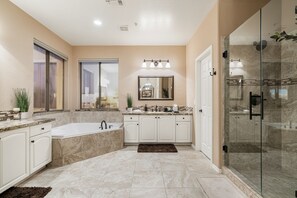 Shower, jetted tub, hair dryer, towels - Pinnacle Perfection by Porter | Heated Pool & Spa w/ Outdoor Putting Green (Scottsdale)