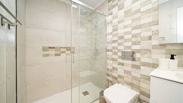 Douche, serviettes fournies