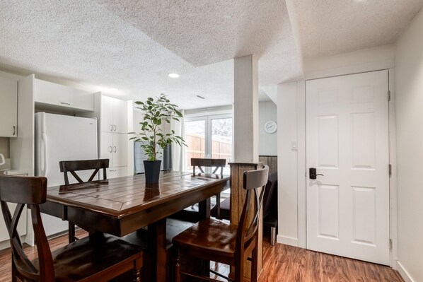 Dining - Simplistic 2BR Suite near Nose Hill & Airport (Calgary)