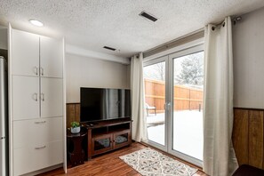 Interior - Simplistic 2BR Suite near Nose Hill & Airport (Calgary)