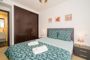 2 多间卧室、熨斗/熨衣板、免费 WiFi、床单