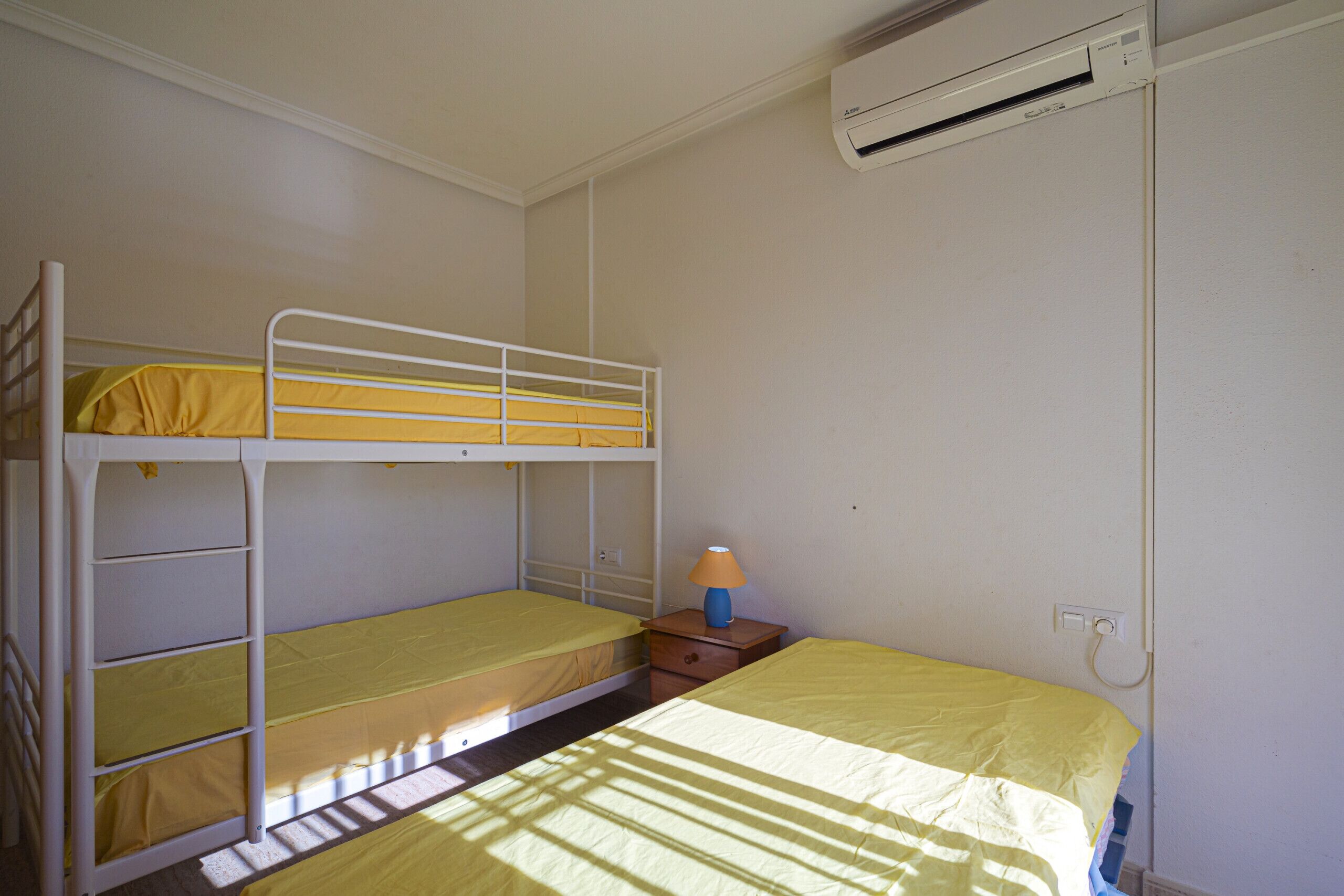 2 dormitorios, tabla de planchar con plancha, wifi gratis y ropa de cama