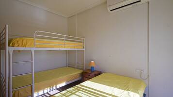 2 dormitorios, tabla de planchar con plancha, wifi gratis y ropa de cama