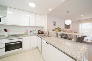 Réfrigérateur, micro-ondes, four, lave-vaisselle