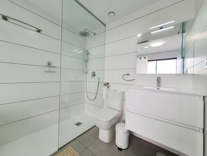 Dutxa, assecador de cabells i tovalloles 