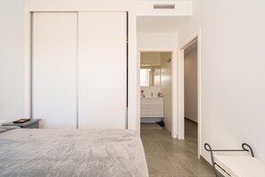 2 bedrooms, iron/ironing board, free WiFi, bed sheets - Casa Venus (Roda Golf) (Roda)