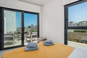 3 dormitorios, tabla de planchar con plancha, wifi gratis y ropa de cama