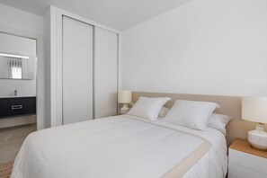 2 室のベッドルーム、アイロン / アイロン台、WiFi (無料)、ベッドシーツ