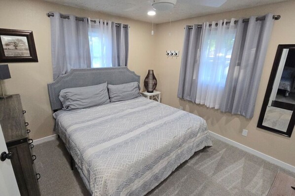 5 bedrooms, iron/ironing board, WiFi, bed sheets