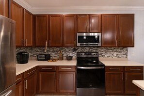 Microwave, oven, stovetop, dishwasher - Boho Gator Lux 2 Ft. Myers (Lehigh Acres)