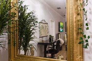 Interior - Boho Gator Lux 2 Ft. Myers (Lehigh Acres)