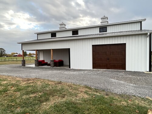 Cozy 3-bedroom cottage encased by expansive country pastures!