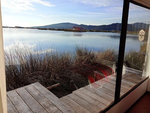 Salida del sol vista al lago 