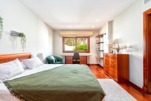 7 soverom, strykejern/-brett, wi-fi (inkludert) og sengetøy