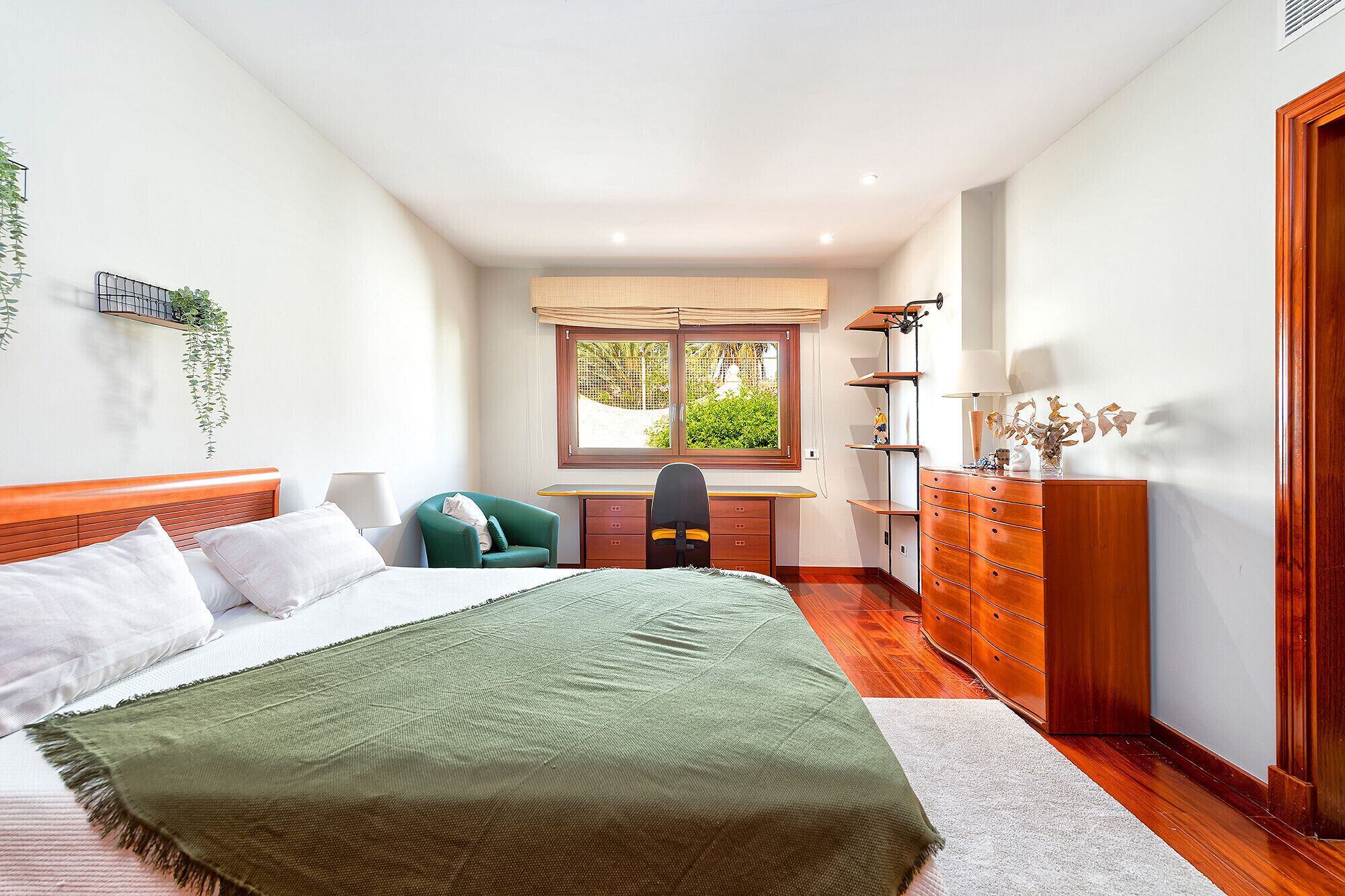 7 bedrooms, iron/ironing board, free WiFi, bed sheets
