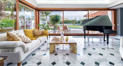 Magic house with private pool and games