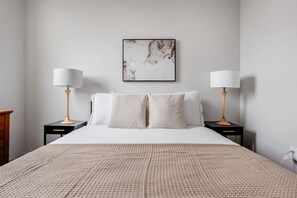 2 habitaciones, tabla de planchar con plancha, wifi y ropa de cama