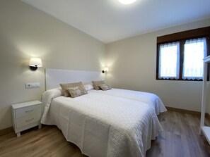 3 chambres, fer et planche à repasser, lit parapluie, Wi-Fi gratuit