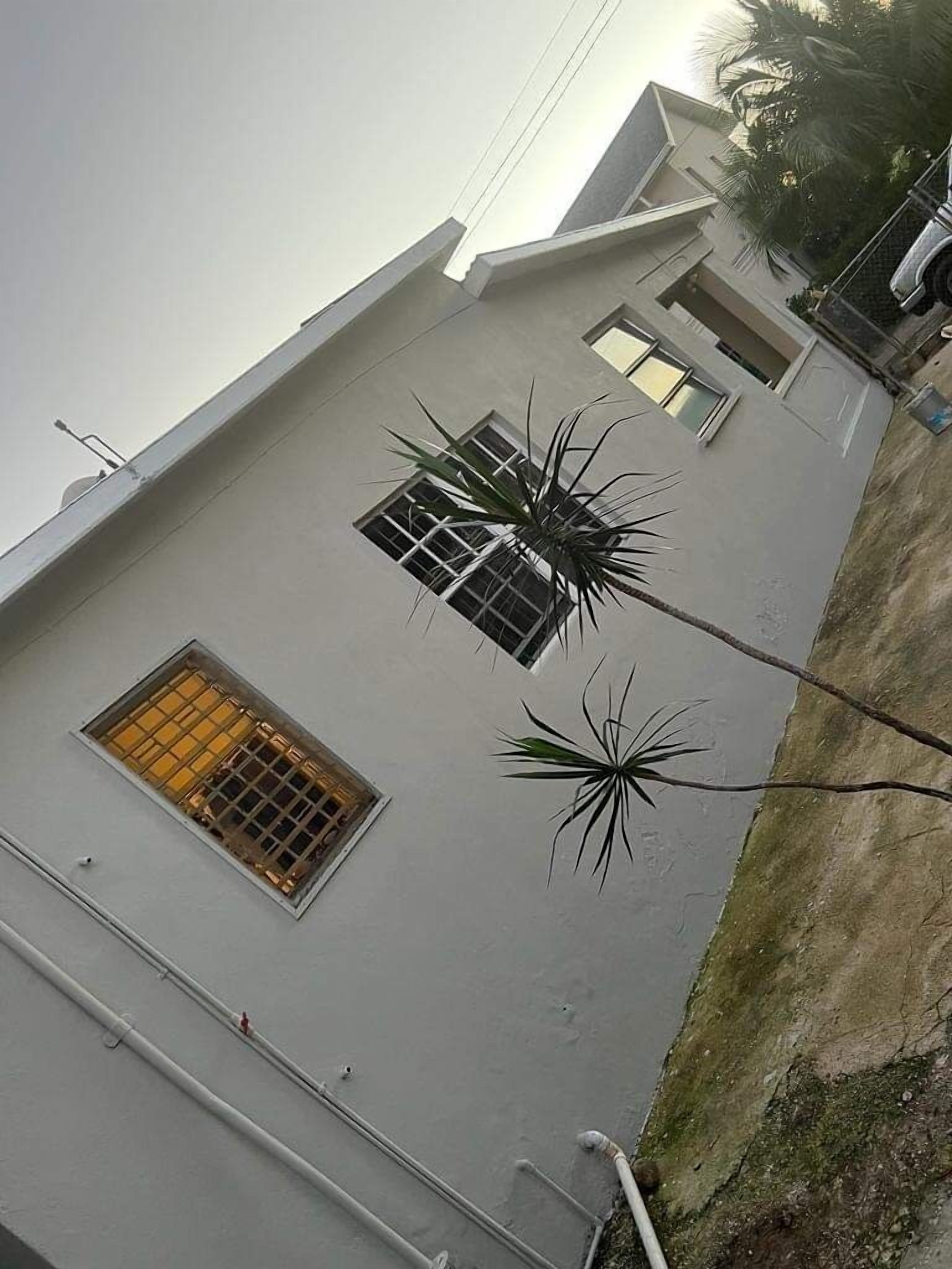 Charming 2-Bed Villa in The Garden