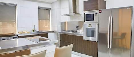 Fridge, microwave, oven, stovetop