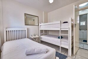 3 quartos, ferros/tábuas de passar roupa, Wi-Fi, roupa de cama