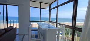 Dining - Apt - Sleeps 7 - Beach Close - Parking (Amanzimtoti)