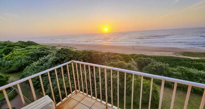 Apt - Sleeps 7 - Beach Close - Parking