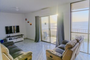 TV - Apt - Sleeps 7 - Beach Close - Parking (Amanzimtoti)