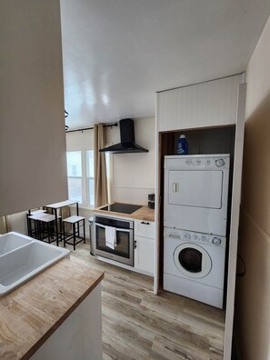 Mikroaaltouuni, uuni, liesi, astianpesukone