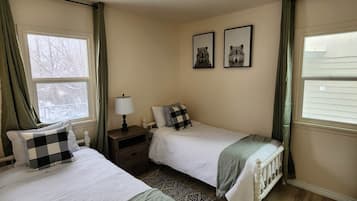 2 bedrooms, iron/ironing board, WiFi, bed sheets