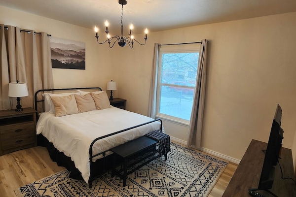 2 bedrooms, iron/ironing board, WiFi, bed sheets