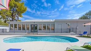 Pool - 5Bed • 5Bath Foothills Retreat • Pool • Guesthouse (Tucson)