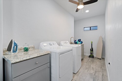 5Bed • 5Bath Foothills Retreat • Pool • Guesthouse