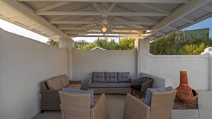 Terrace/patio - 5Bed • 5Bath Foothills Retreat • Pool • Guesthouse (Tucson)