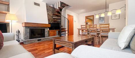 Télévision, cheminée