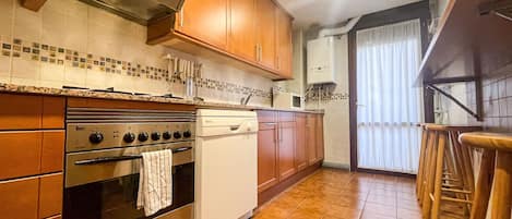 Fridge, microwave, oven, dishwasher